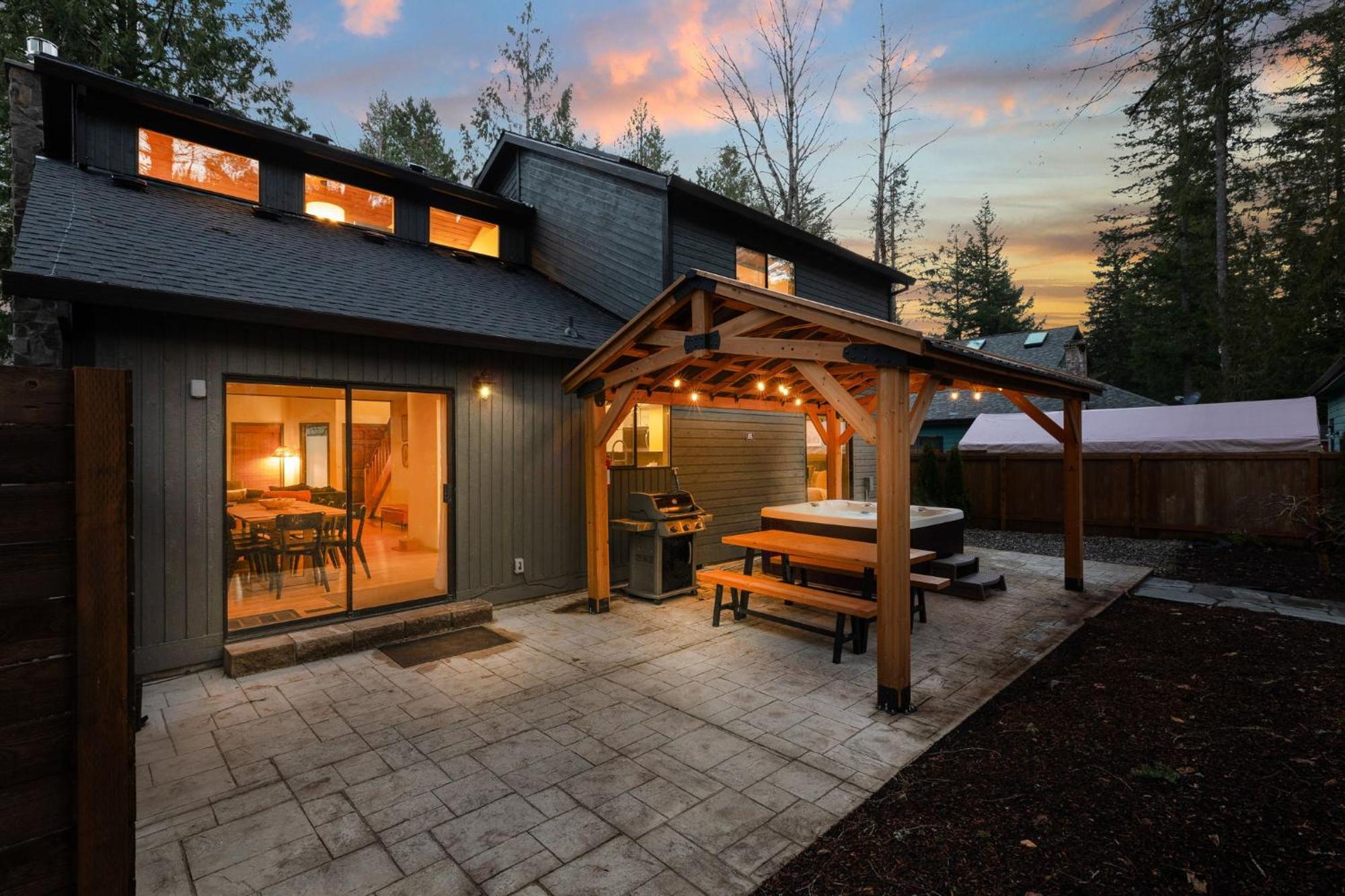 Stay Portland Collection - Alpine Retreat Hot Tub, Fire Pit & Game Room Rhododendron Bagian luar foto