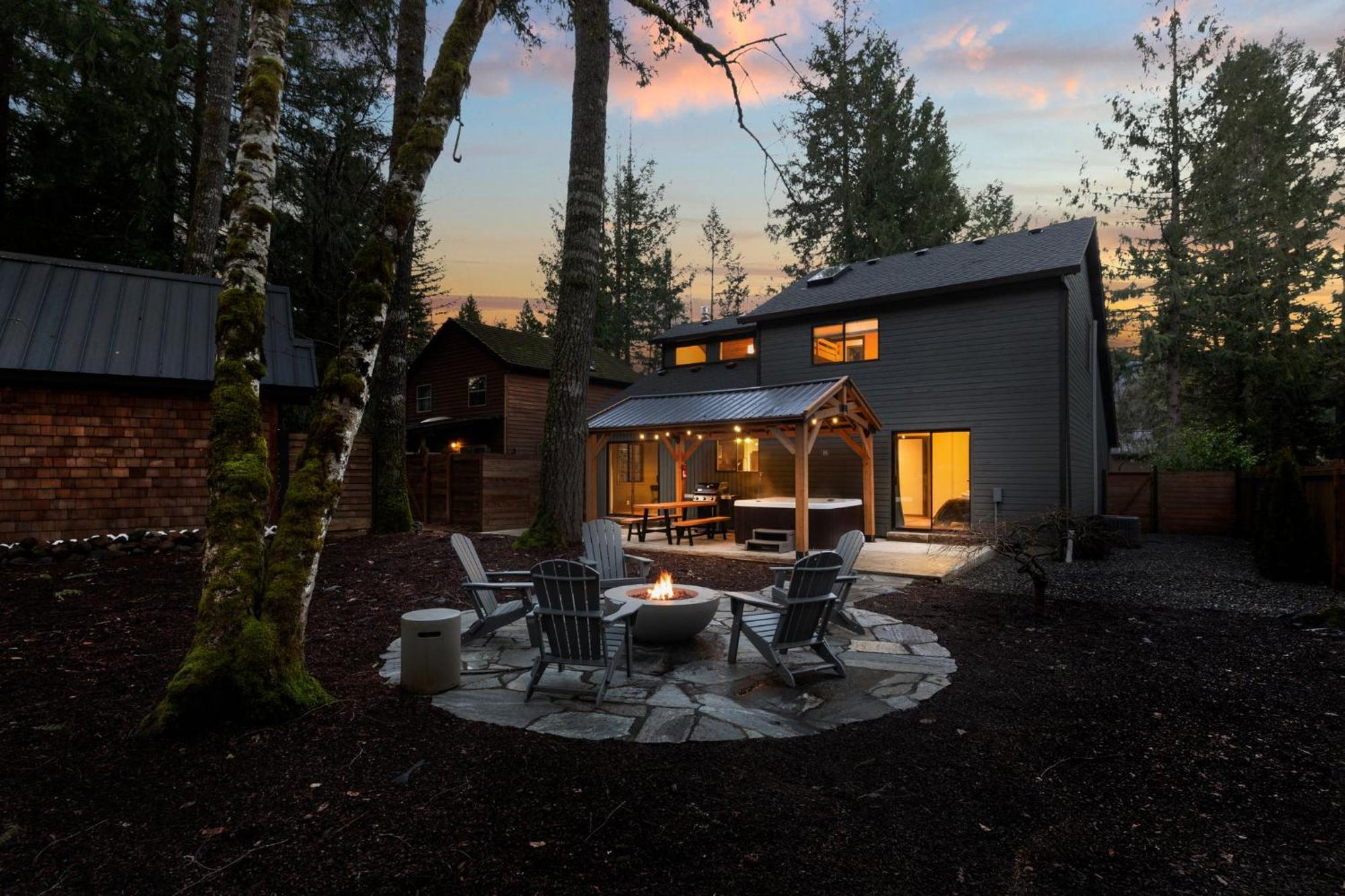 Stay Portland Collection - Alpine Retreat Hot Tub, Fire Pit & Game Room Rhododendron Bagian luar foto