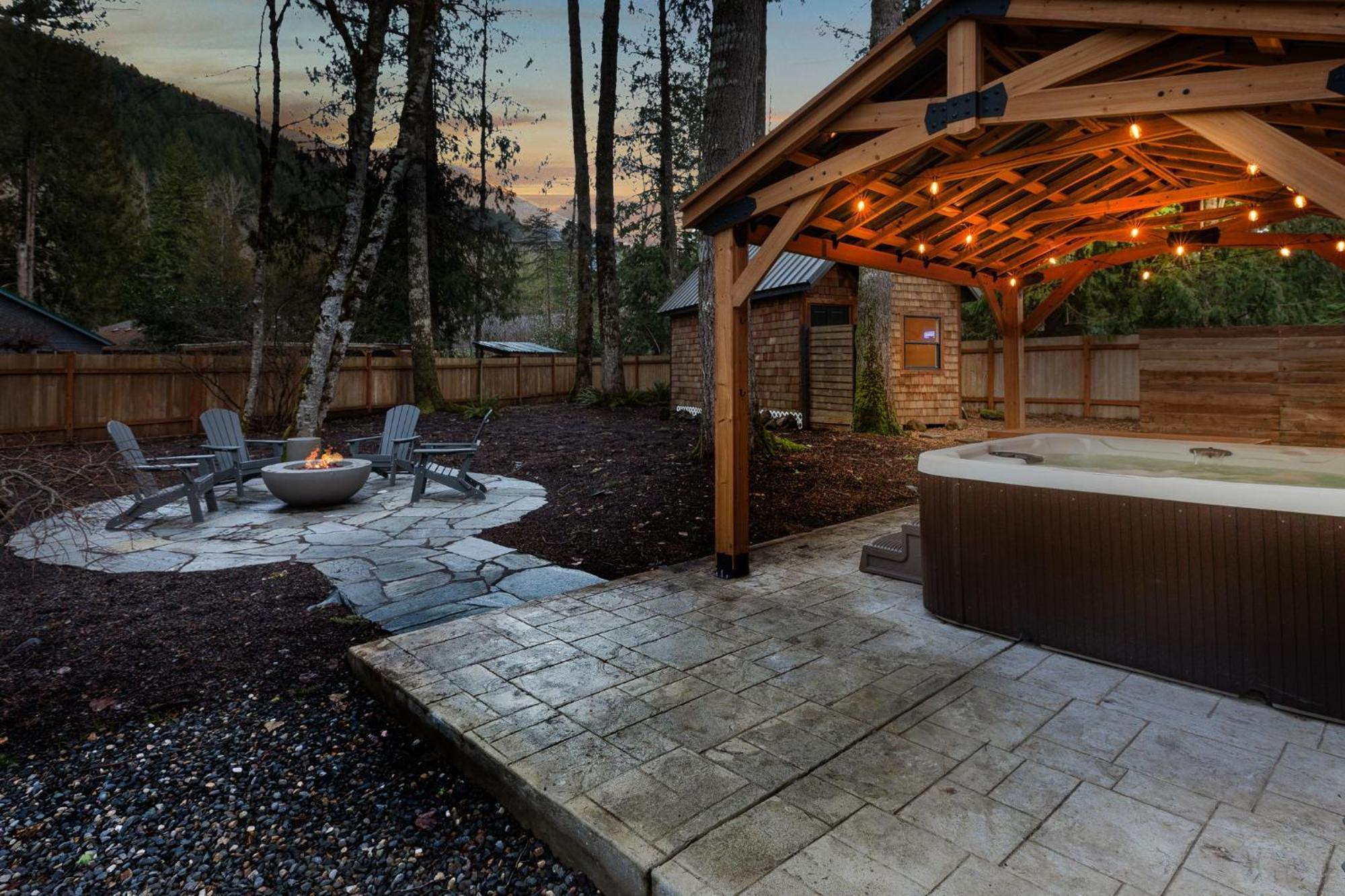 Stay Portland Collection - Alpine Retreat Hot Tub, Fire Pit & Game Room Rhododendron Bagian luar foto