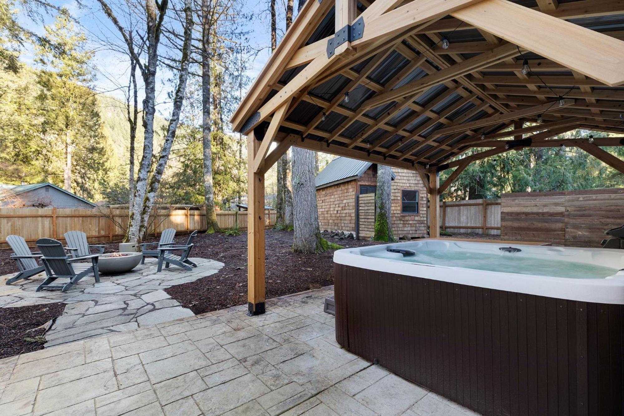 Stay Portland Collection - Alpine Retreat Hot Tub, Fire Pit & Game Room Rhododendron Bagian luar foto