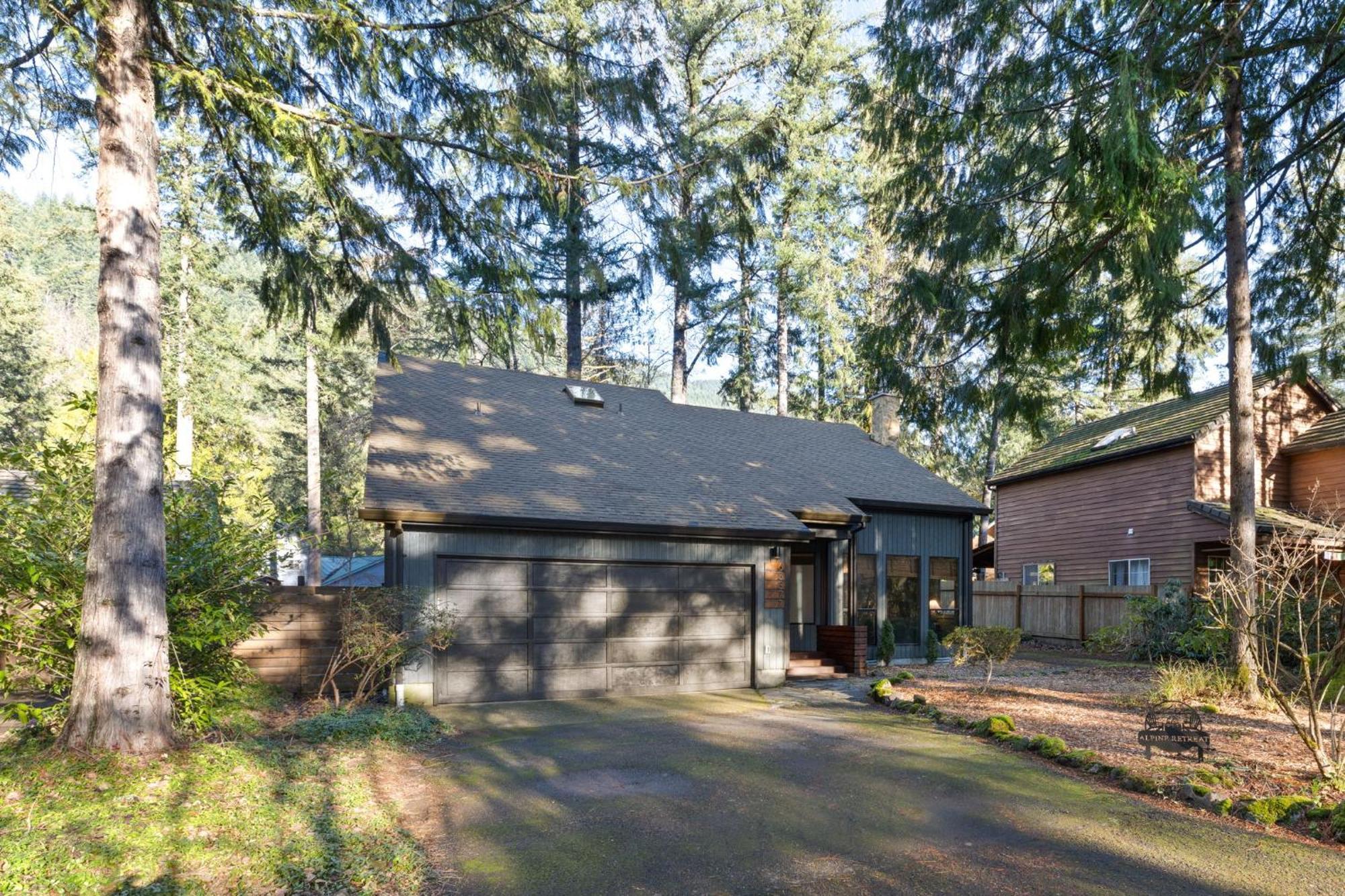 Stay Portland Collection - Alpine Retreat Hot Tub, Fire Pit & Game Room Rhododendron Bagian luar foto