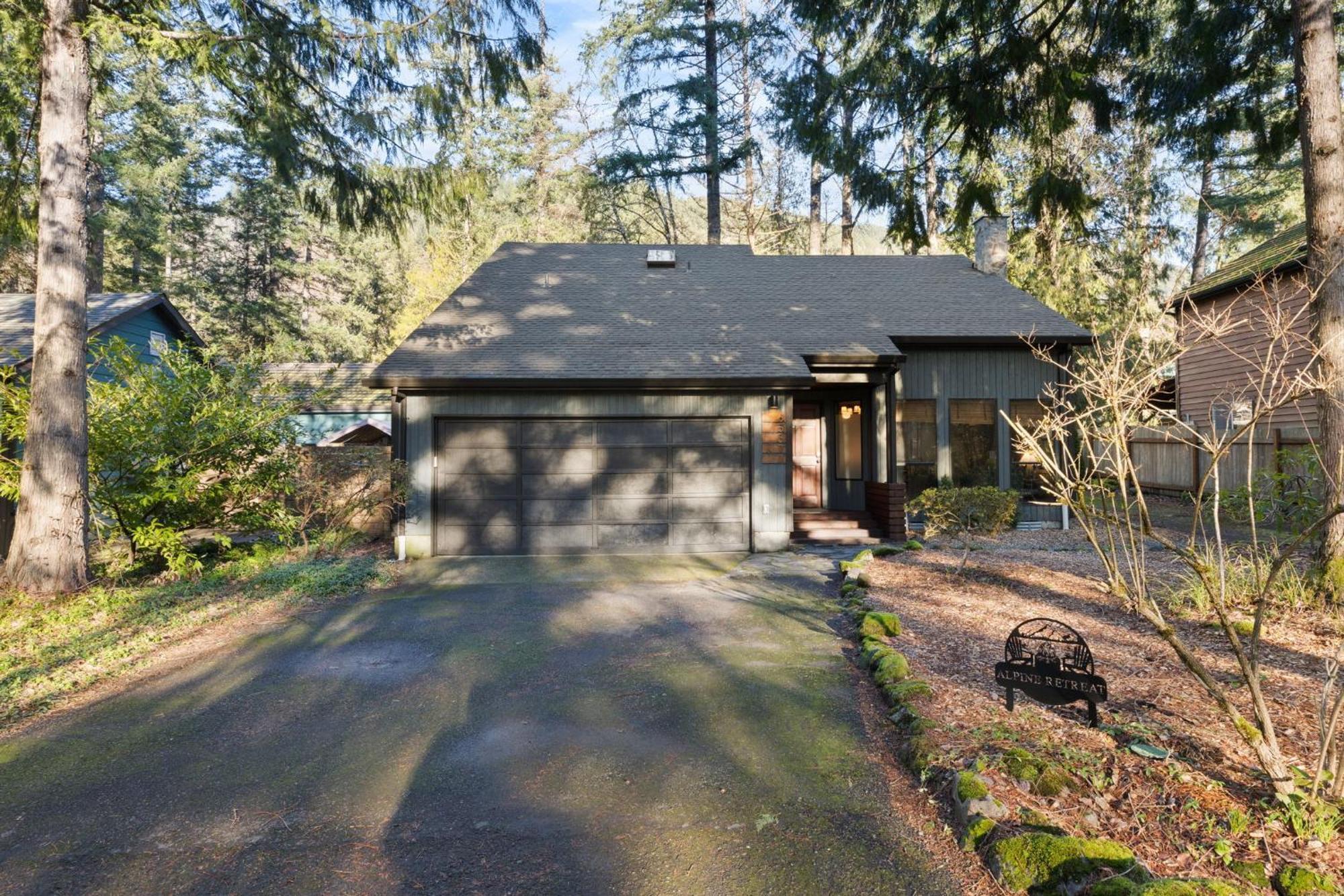 Stay Portland Collection - Alpine Retreat Hot Tub, Fire Pit & Game Room Rhododendron Bagian luar foto