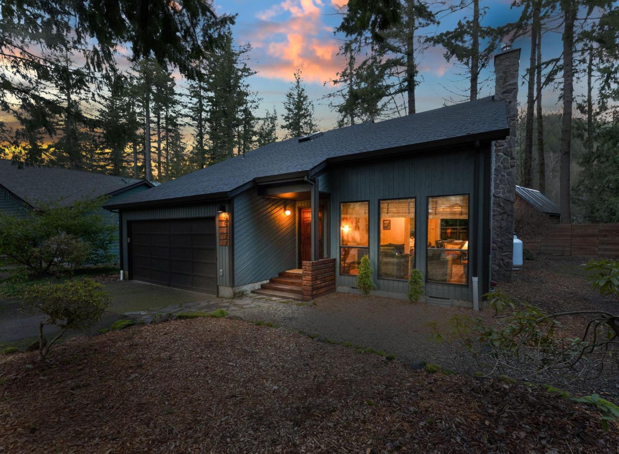 Stay Portland Collection - Alpine Retreat Hot Tub, Fire Pit & Game Room Rhododendron Bagian luar foto