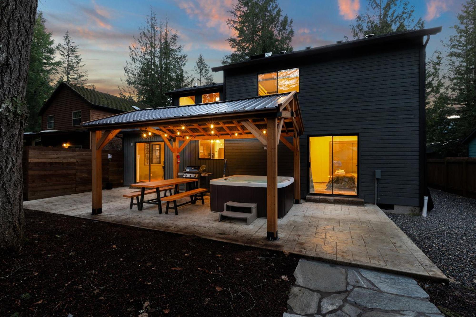 Stay Portland Collection - Alpine Retreat Hot Tub, Fire Pit & Game Room Rhododendron Bagian luar foto